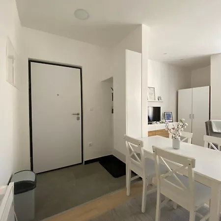 Lejla Apartment *